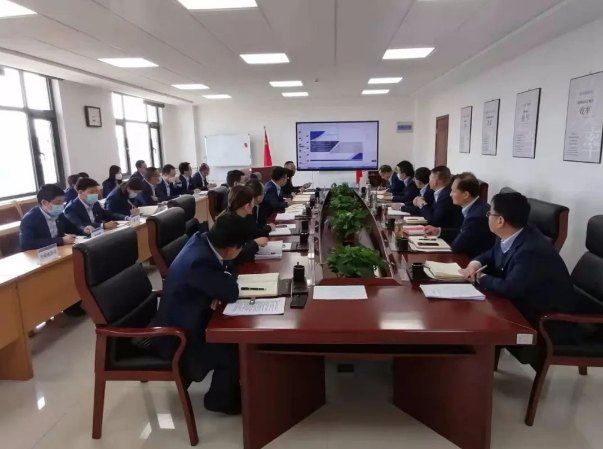 必一手机官方网站召开党委理论中心组集体学习会议(图2)
