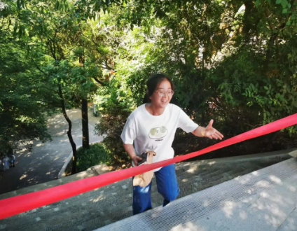 助力文旅市场 展示产投风采——必一手机官方网站组织开展员工登山比赛活动(图10)